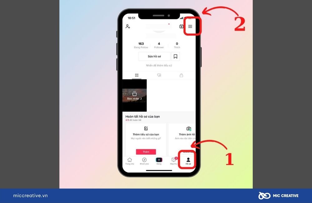 Mở TikTok sau đó chọn mục Hồ sơ rồi nhấp vào biểu tượng như hình trên.