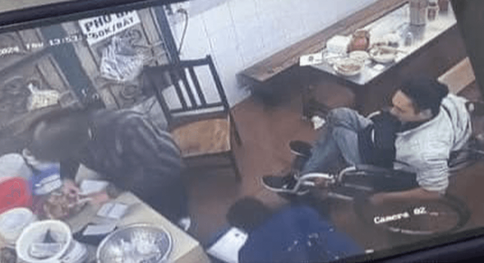 Trích xuất camera từ quán phở gà bị tố đuổi khách vì ngồi xe lăn
