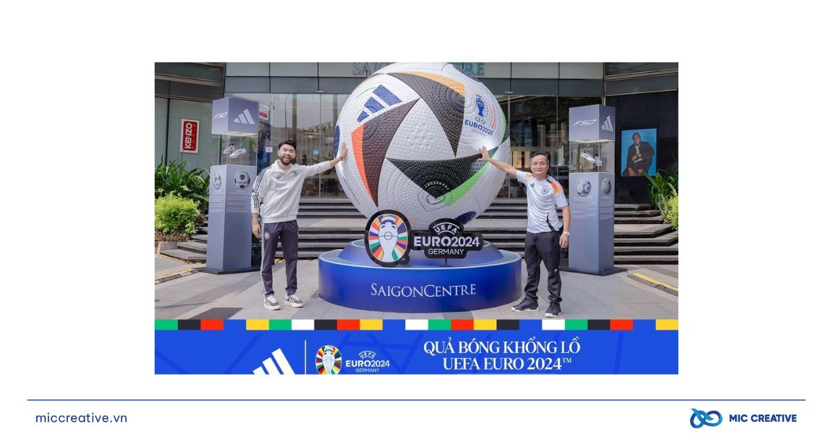 Quảng cáo ngoài trời cùng Adidas