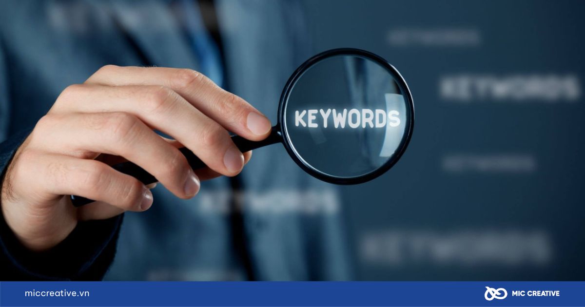 Từ khóa giúp công cụ tìm kiếm hiểu được nội dung website