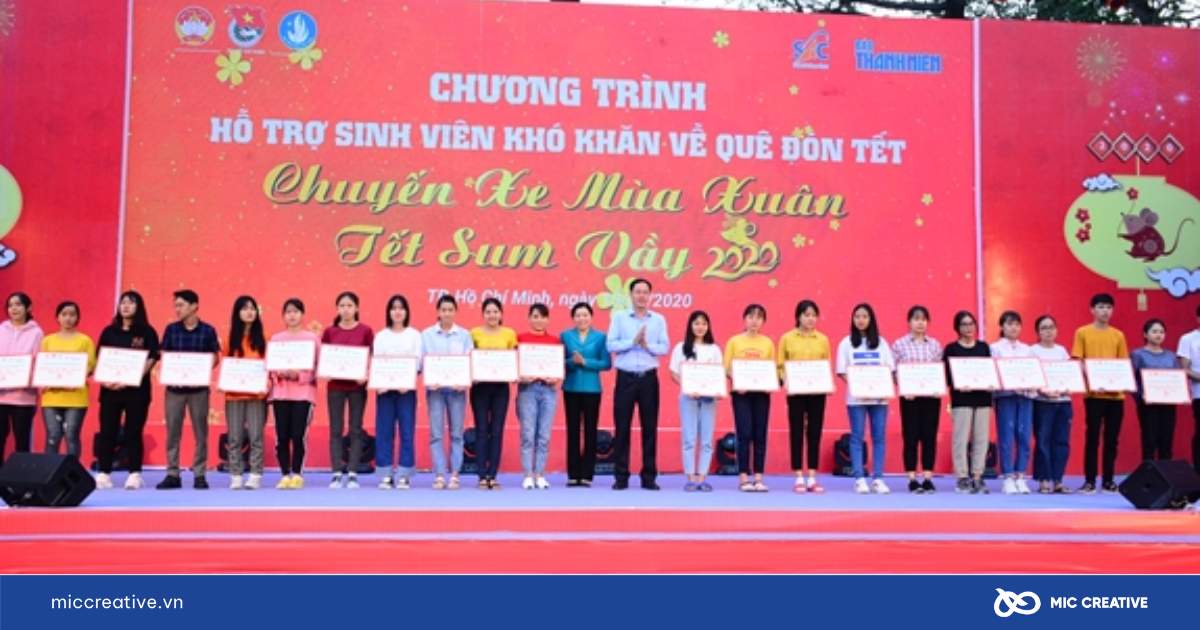Acecook tổ chức chương trình hỗ trợ sinh viên khó về quê đón Tết