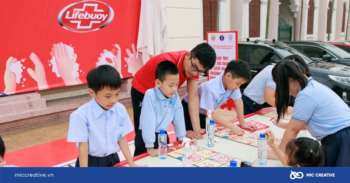 Lifebuoy tổ chức buổi học vệ sinh tại các trường học